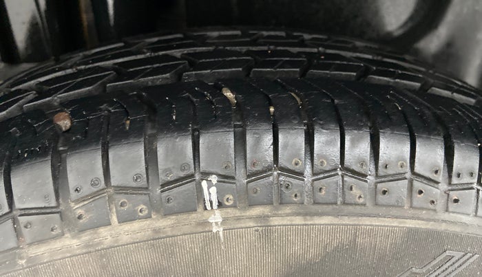 2015 Maruti Swift Dzire VDI ABS, Diesel, Manual, 17,558 km, Right Rear Tyre Tread