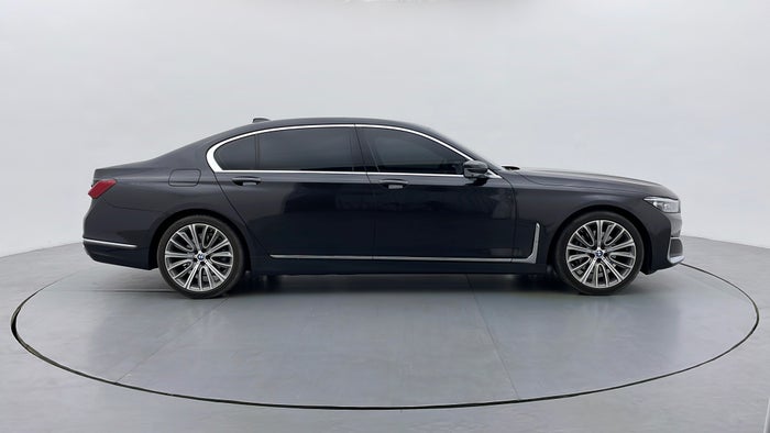 BMW 7 SERIES-Right Side View