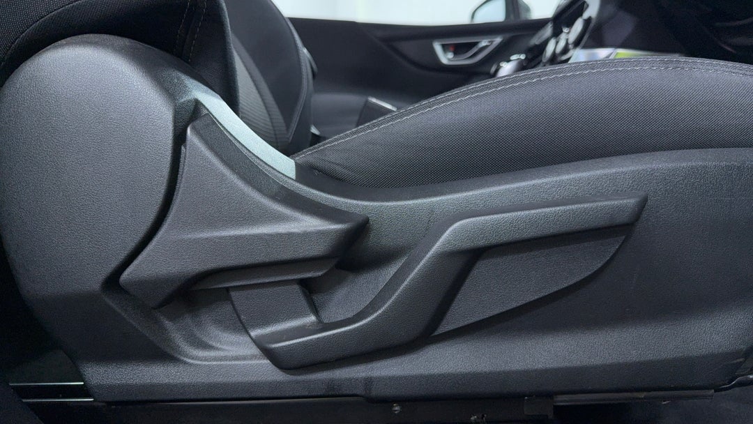 2024 Subaru Forester 2.5i (awd), Automatic, 31895 km, Drivers Side Adjustment Panel