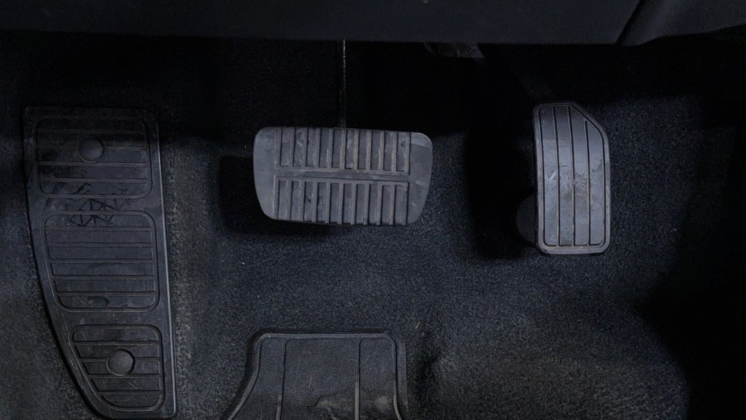 2024 Subaru Forester 2.5i (awd), Automatic, 31895 km, Pedals and Footmat