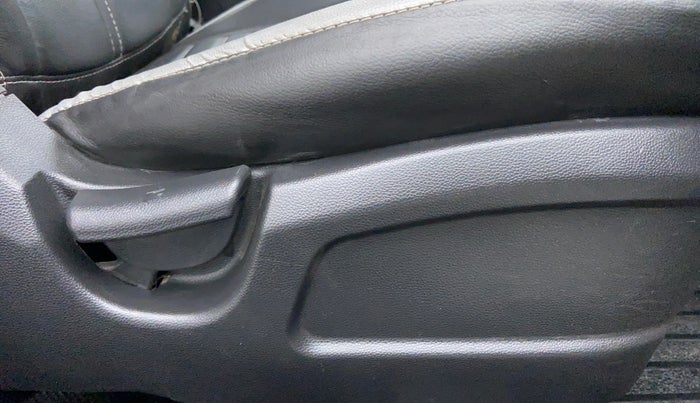 2017 Hyundai Elite i20 ERA 1.2, Petrol, Manual, 11,371 km, Driver Side Adjustment Panel