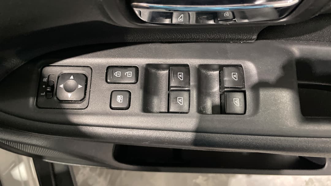 2021 Mitsubishi Outlander Es 7 Seat (2WD), Automatic, 96241 km, Drivers Side Door Panel Controls