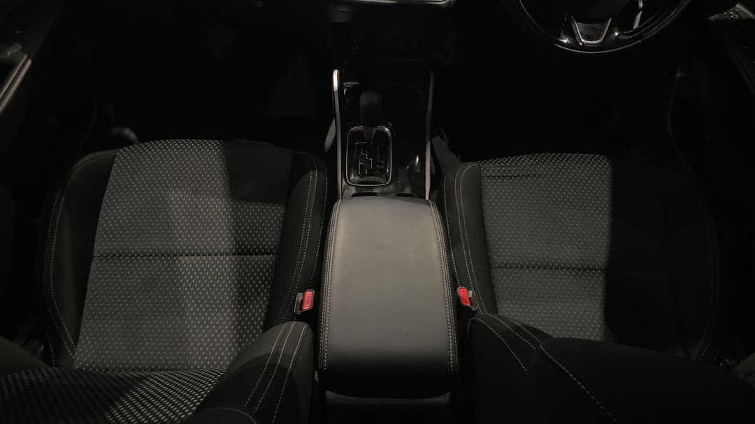 2021 Mitsubishi Outlander Es 7 Seat (2WD), Automatic, 96241 km, Center Console