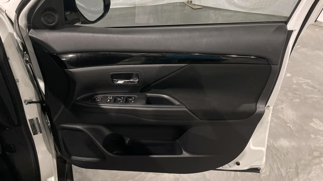 2021 Mitsubishi Outlander Es 7 Seat (2WD), Automatic, 96241 km, Speaker View