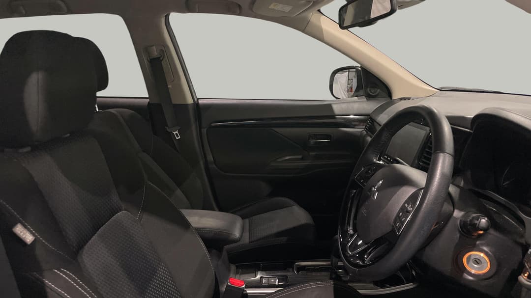 2021 Mitsubishi Outlander Es 7 Seat (2WD), Automatic, 96241 km, Right Side Front Door Cabin View
