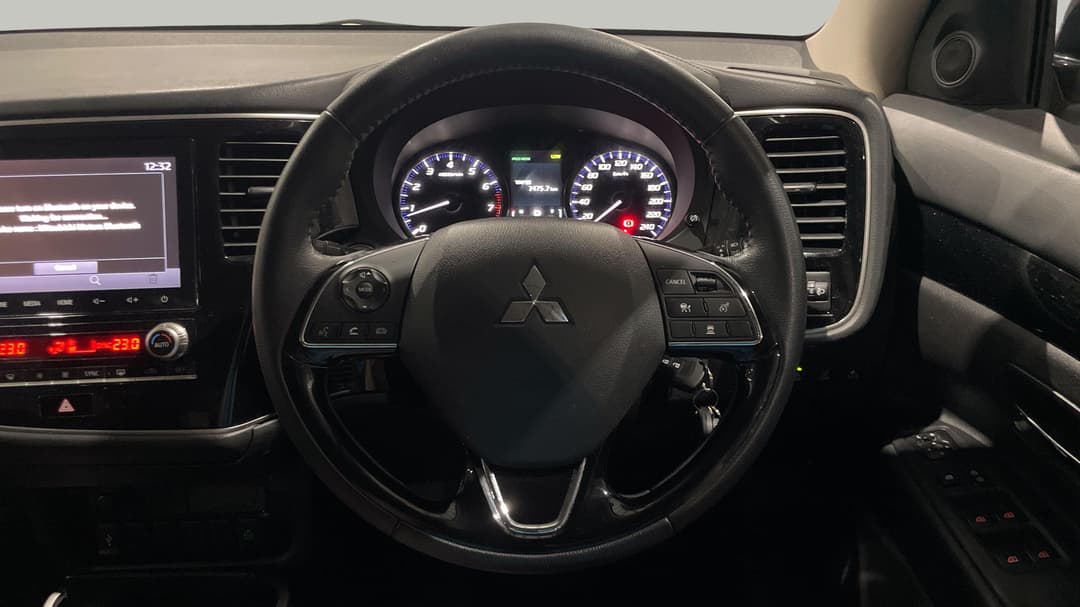 2021 Mitsubishi Outlander Es 7 Seat (2WD), Automatic, 96241 km, Steering Wheel Close-up