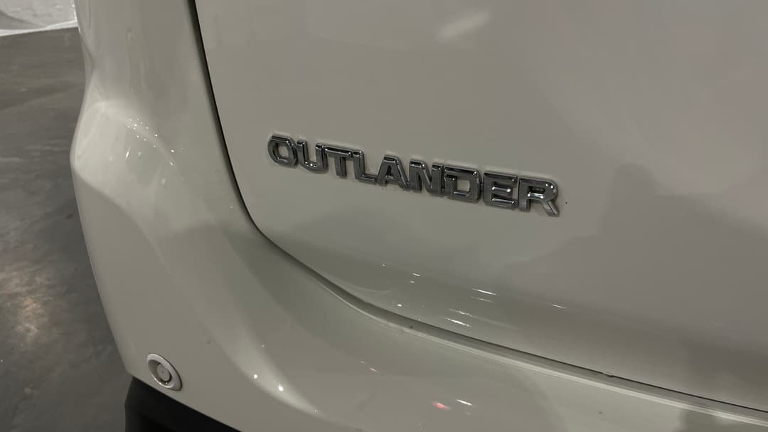 2021 Mitsubishi Outlander Es 7 Seat (2WD), Automatic, 96241 km, Badge (Boot Left Side)