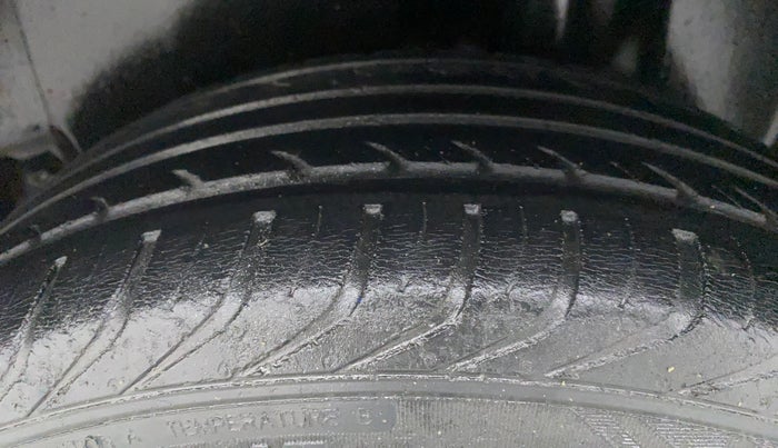 2014 Volkswagen Polo HIGHLINE1.2L, Petrol, Manual, 49,905 km, Left Rear Tyre Tread