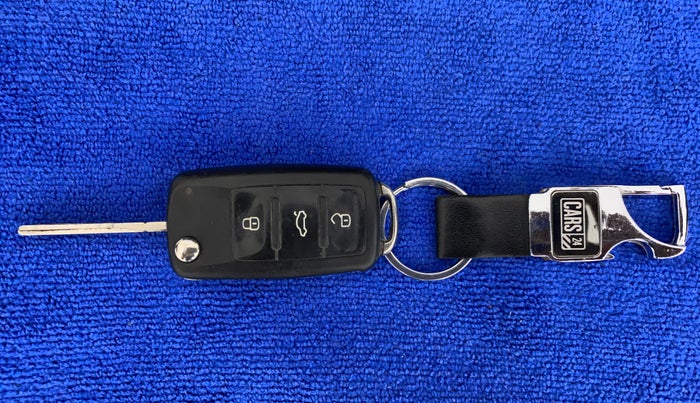 2016 Volkswagen Polo COMFORTLINE 1.2L, Petrol, Manual, 50,695 km, Key Close Up