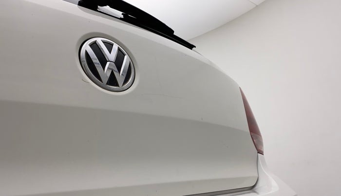 2016 Volkswagen Polo COMFORTLINE 1.2L, Petrol, Manual, 50,695 km, Dicky (Boot door) - Minor scratches