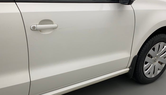 2016 Volkswagen Polo COMFORTLINE 1.2L, Petrol, Manual, 50,695 km, Driver-side door - Minor scratches