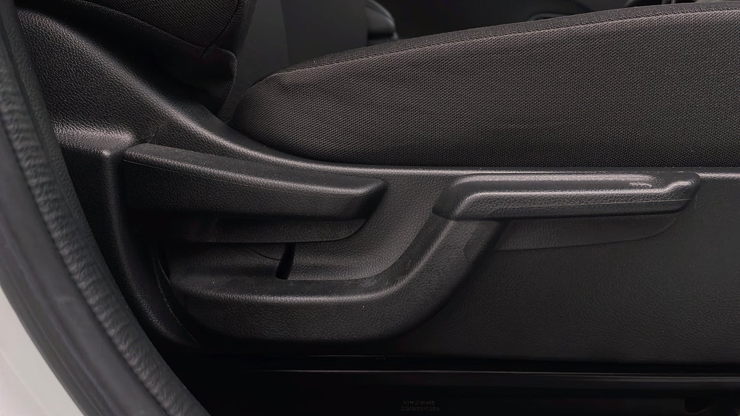 2021 Honda HR-V Vti, Automatic, 26621 km, Drivers Side Adjustment Panel