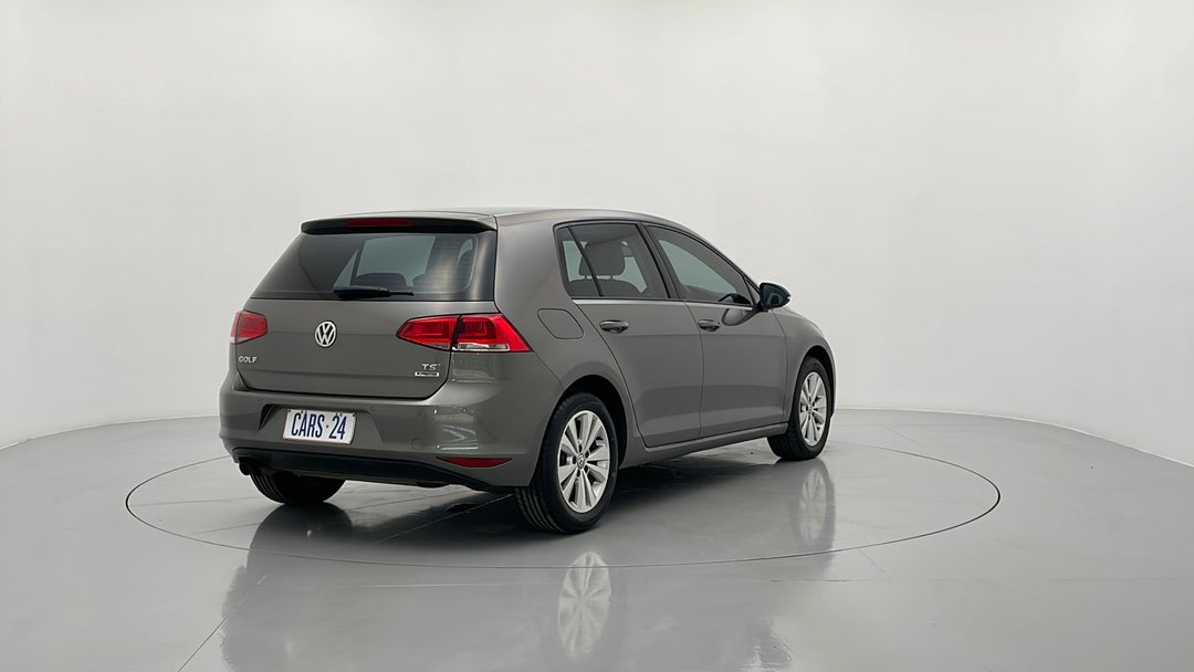 Right Back Diagonal (45- Degree) View