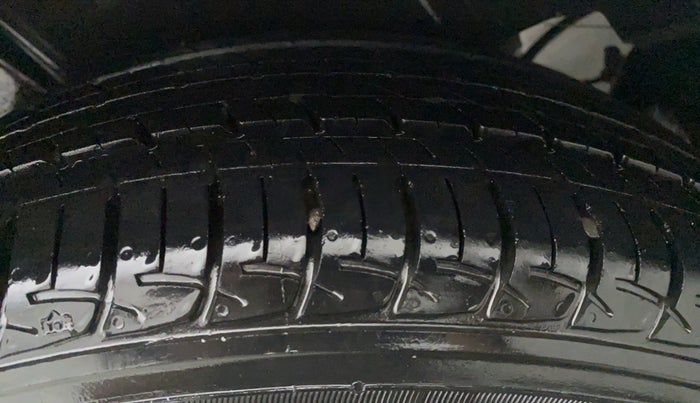 2017 Maruti Ertiga VDI SHVS, Diesel, Manual, 20,569 km, Left Rear Tyre Tread