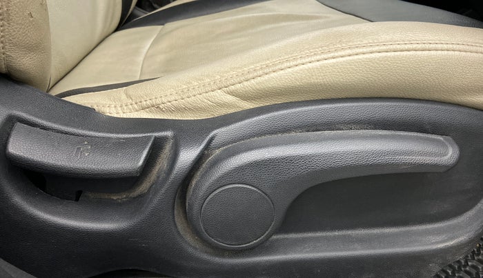 2017 Hyundai Elite i20 ASTA 1.2 (O), Petrol, Manual, 46,547 km, Driver Side Adjustment Panel