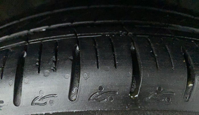 2023 Hyundai AURA SX 1.2 CNG, CNG, Manual, 5,674 km, Right Front Tyre Tread