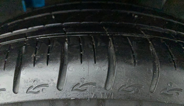 2023 Hyundai AURA SX 1.2 CNG, CNG, Manual, 5,674 km, Left Rear Tyre Tread