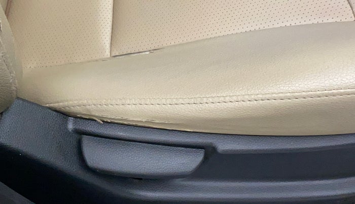 2018 Hyundai Eon ERA +, Petrol, Manual, 38,232 km, Driver seat - Cover slightly torn