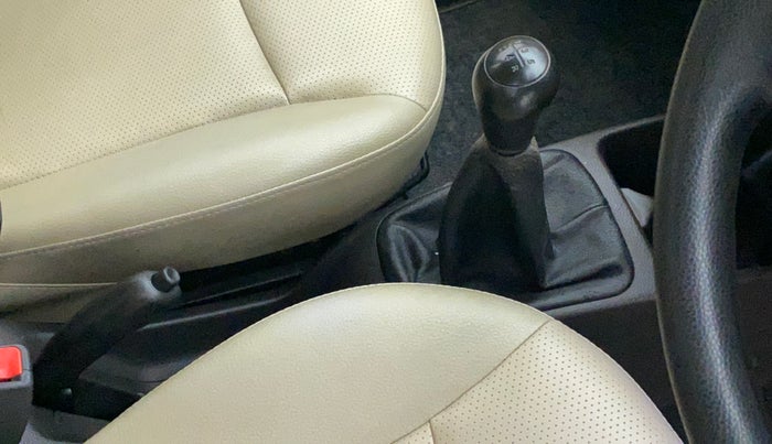 2018 Hyundai Eon ERA +, Petrol, Manual, 38,232 km, Gear lever - Boot cover slightly torn