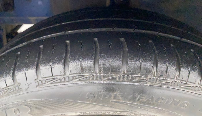 2018 Hyundai Eon ERA +, Petrol, Manual, 38,232 km, Left Front Tyre Tread