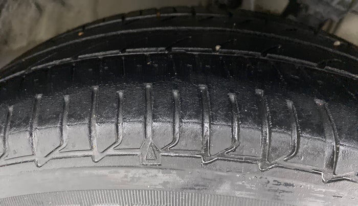 2016 Hyundai Elite i20 MAGNA 1.2, Petrol, Manual, 73,799 km, Right Front Tyre Tread