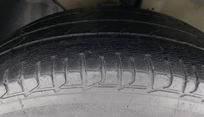 2016 Hyundai Elite i20 MAGNA 1.2, Petrol, Manual, 73,799 km, Left Front Tyre Tread
