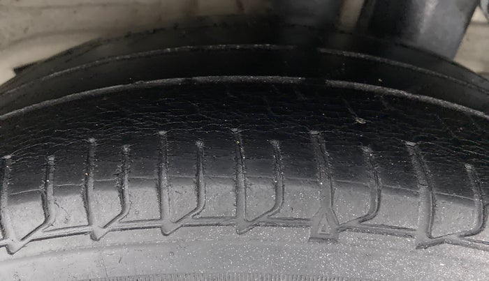 2016 Hyundai Elite i20 MAGNA 1.2, Petrol, Manual, 73,799 km, Left Rear Tyre Tread