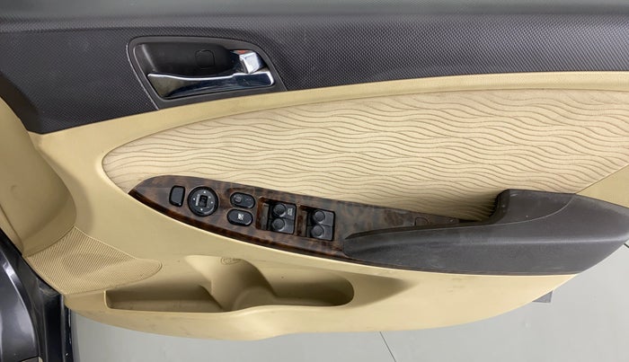 2013 Hyundai Verna FLUIDIC 1.6 SX VTVT, Petrol, Manual, 28,757 km, Driver Side Door Panels Control