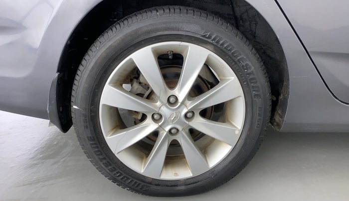 2013 Hyundai Verna FLUIDIC 1.6 SX VTVT, Petrol, Manual, 28,757 km, Right Rear Wheel