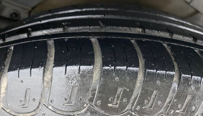 2015 Mahindra XUV500 W10 FWD, Diesel, Manual, 44,065 km, Left Rear Tyre Tread