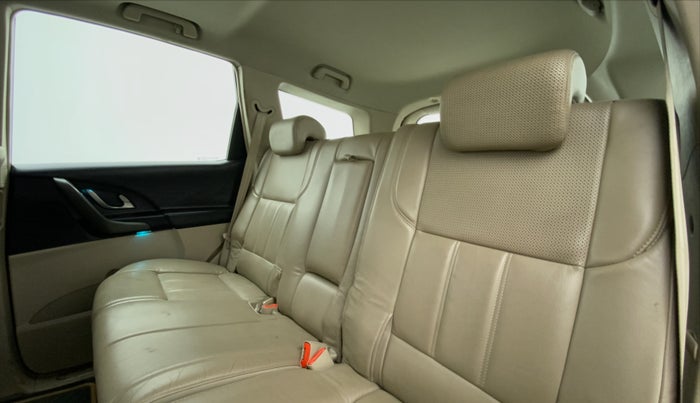2015 Mahindra XUV500 W10 FWD, Diesel, Manual, 44,065 km, Right Side Rear Door Cabin