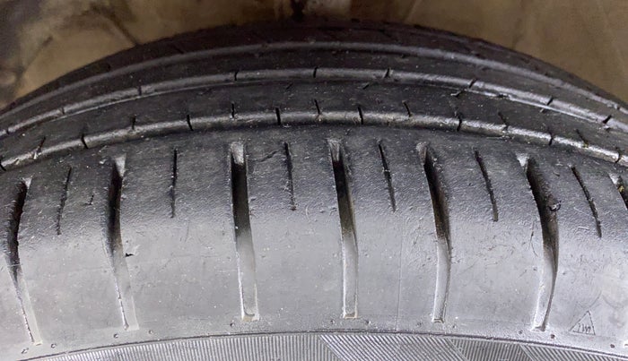 2018 Maruti Swift ZXI+, CNG, Manual, 50,188 km, Left Front Tyre Tread