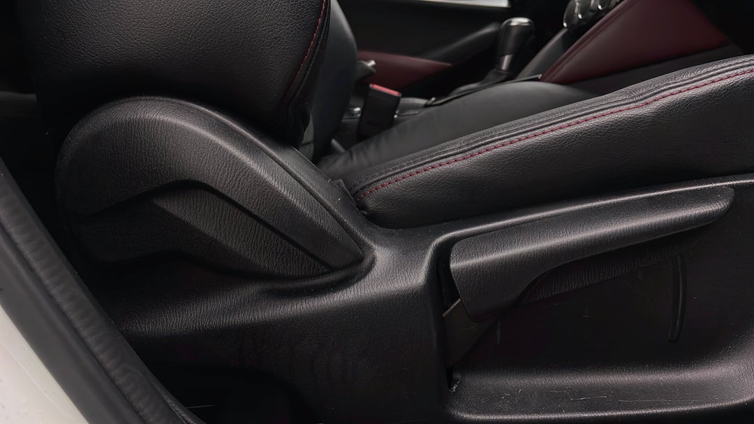 2015 Mazda CX-3 Akari (fwd), Automatic, 111719 km, Drivers Side Adjustment Panel