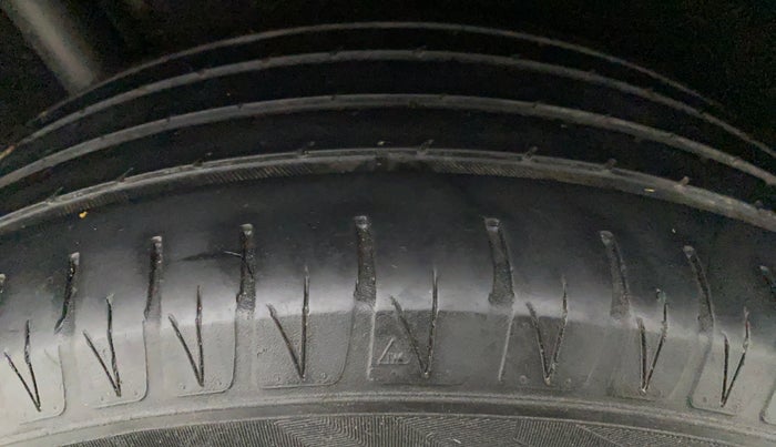 2018 Maruti Vitara Brezza ZDI, Diesel, Manual, 58,869 km, Right Rear Tyre Tread