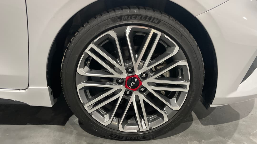2024 Kia Cerato Gt, Automatic, 7617 km, Right Front Wheel