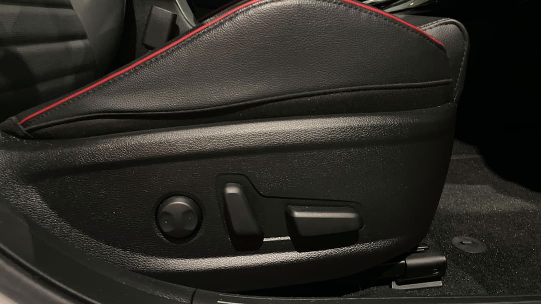2024 Kia Cerato Gt, Automatic, 7617 km, Drivers Side Adjustment Panel
