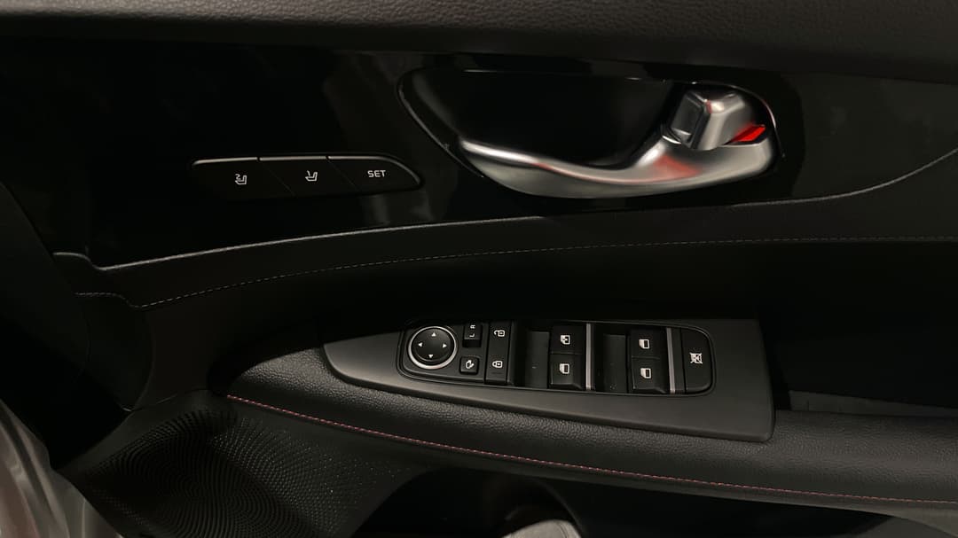2024 Kia Cerato Gt, Automatic, 7617 km, Drivers Side Door Panel Controls