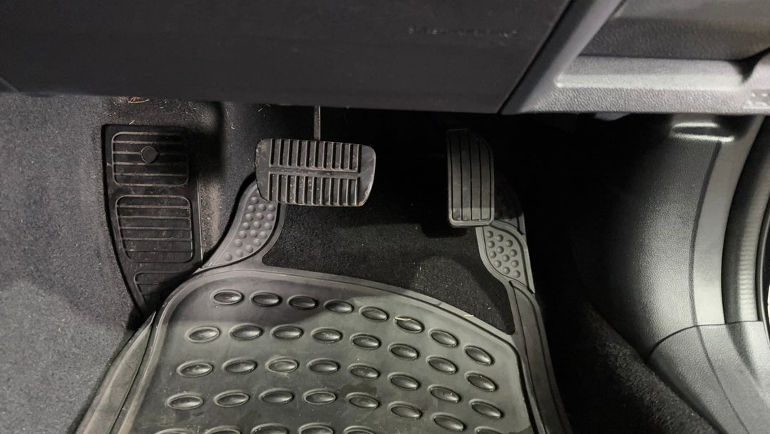 2018 Subaru Impreza 2.0i (awd), Automatic, 63367 km, Pedals and Footmat