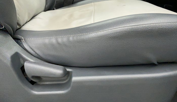 2011 Maruti Wagon R 1.0 VXI, Petrol, Manual, 60,953 km, Driver Side Adjustment Panel