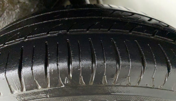 2011 Maruti Wagon R 1.0 VXI, Petrol, Manual, 60,953 km, Left Rear Tyre Tread