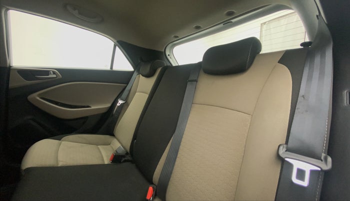 2015 Hyundai Elite i20 ASTA 1.2 (O), Petrol, Manual, 99,791 km, Right Side Rear Door Cabin
