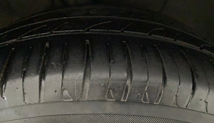 2015 Hyundai Elite i20 ASTA 1.2 (O), Petrol, Manual, 99,791 km, Left Rear Tyre Tread