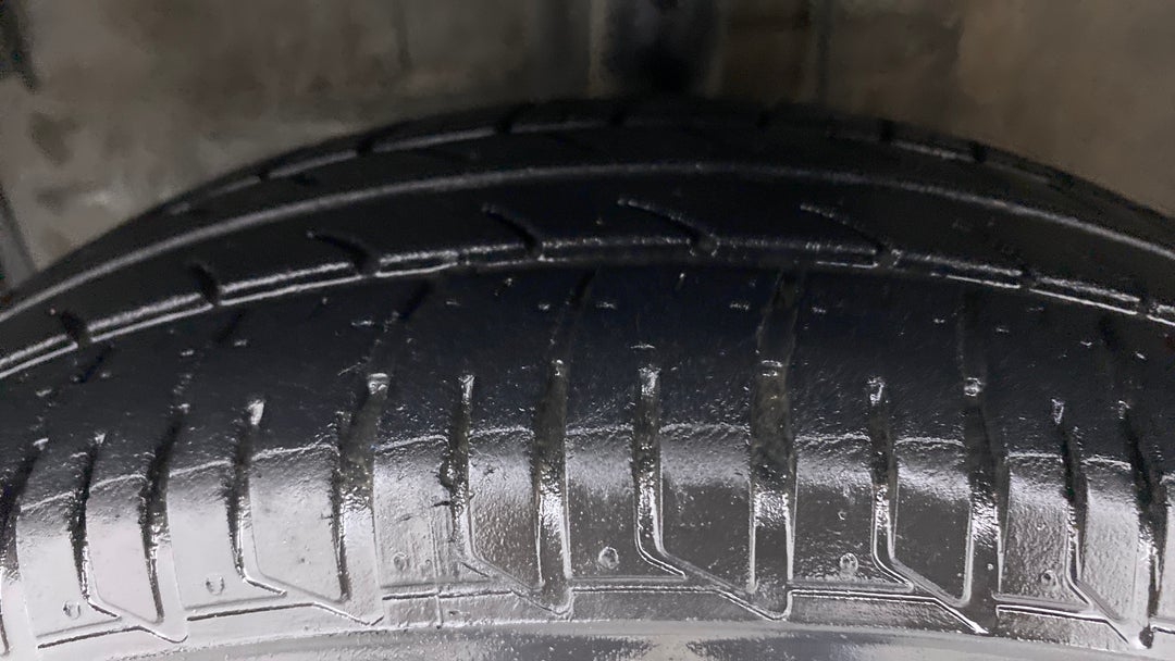 Left Front Tyre Tread
