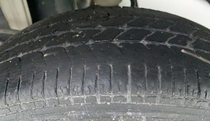 2016 Maruti Alto 800 LXI, Petrol, Manual, 27,335 km, Left Rear Tyre Tread