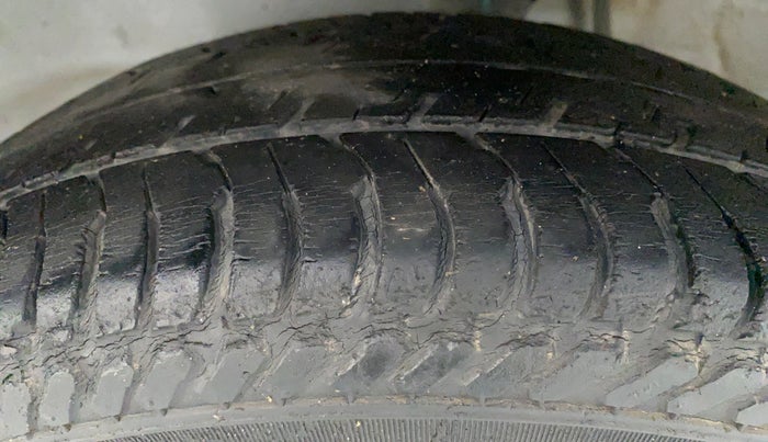 2016 Maruti Alto 800 LXI, Petrol, Manual, 27,335 km, Left Front Tyre Tread