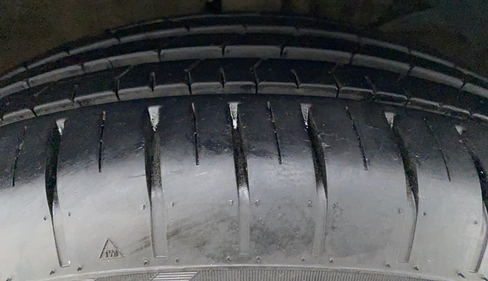 2022 Maruti Dzire ZXI CNG, CNG, Manual, 4,068 km, Right Front Tyre Tread