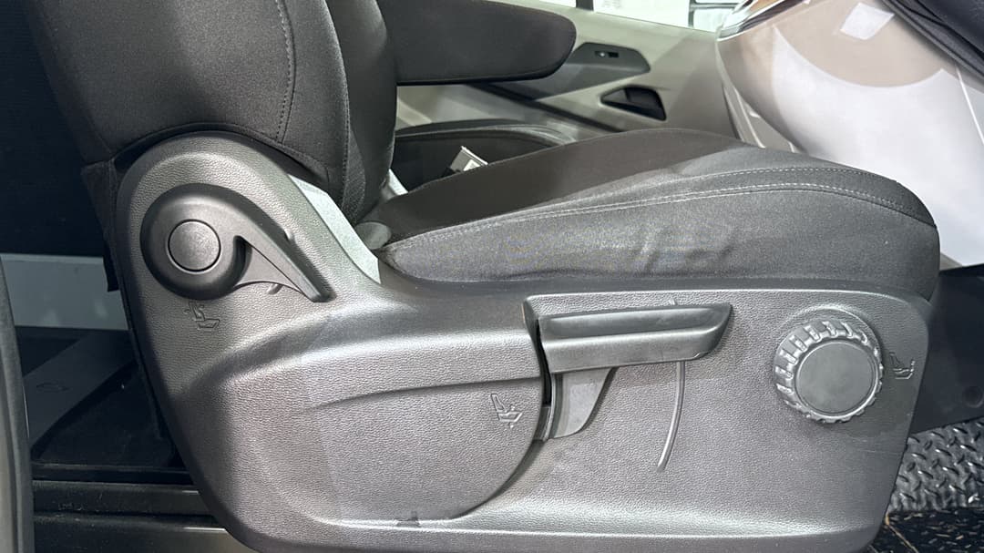 2022 LDV Deliver 9 Lwb Mid Roof, Automatic, 33390 km, Drivers Side Adjustment Panel