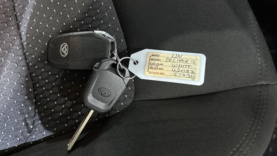 2022 LDV Deliver 9 Lwb Mid Roof, Automatic, 33390 km, Key Close-up