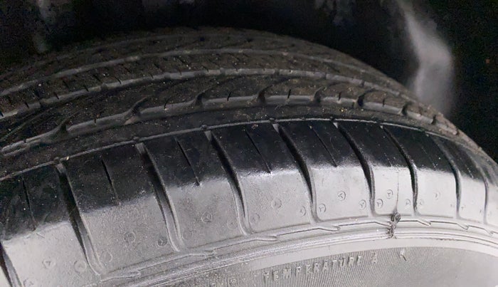 2016 Hyundai Creta 1.6 SX CRDI, Diesel, Manual, Right Rear Tyre Tread