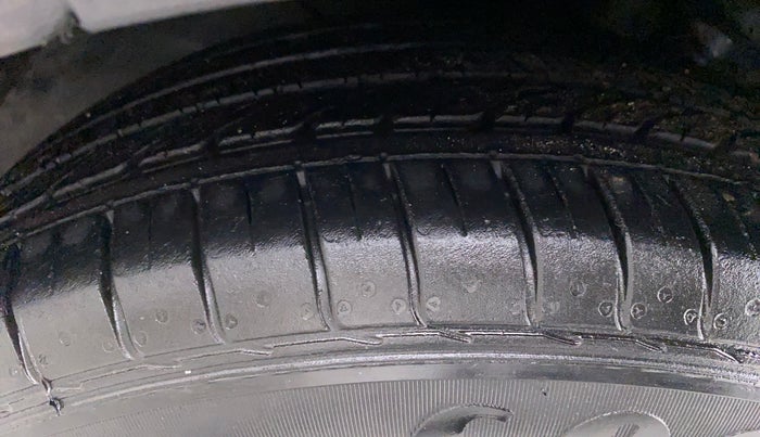 2016 Hyundai Creta 1.6 SX CRDI, Diesel, Manual, Left Front Tyre Tread